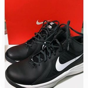 Women’s Nike OverplayVII Basketball Sneakers size9